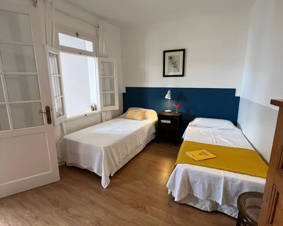 Tenerife - Single bed in shared room with 2 beds